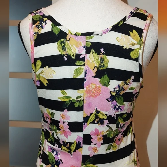 Discreet Black and White Striped Floral Dress - Picture 6 of 9